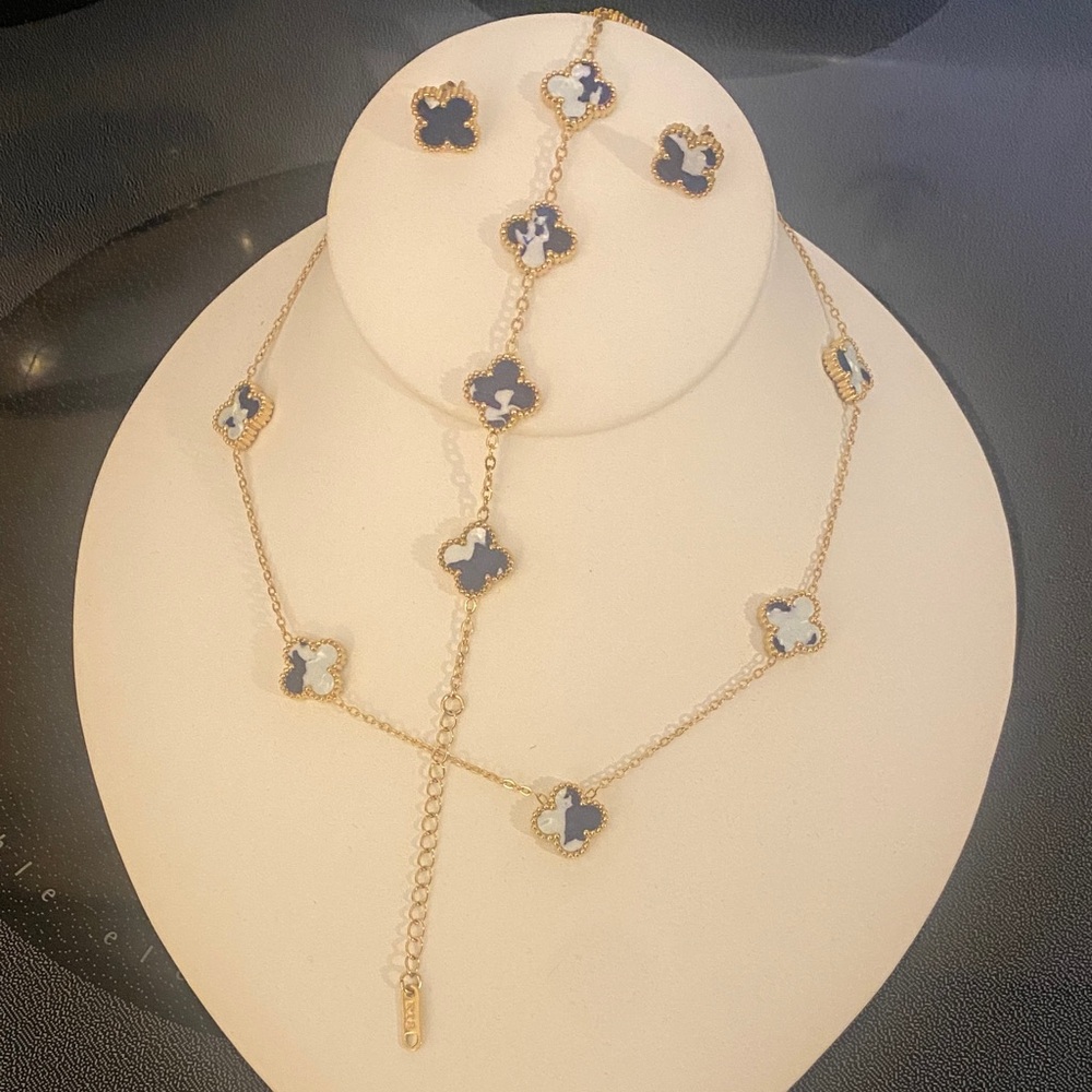 Elegant Gold and Blue Clover Necklace Set